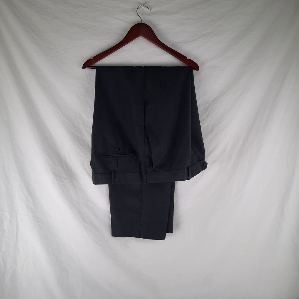 Nearly new Alfani Men's Dress Slacks Casual Cut - 40 - 32